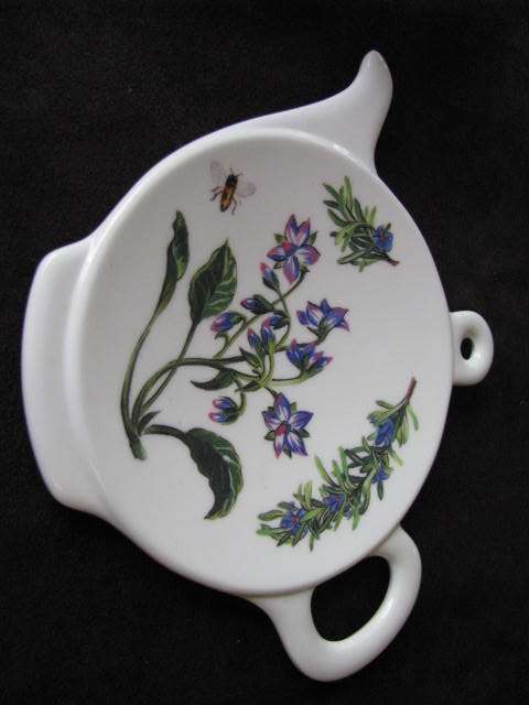 TEABAG REST WITH PRETTY FLORAL DETAIL