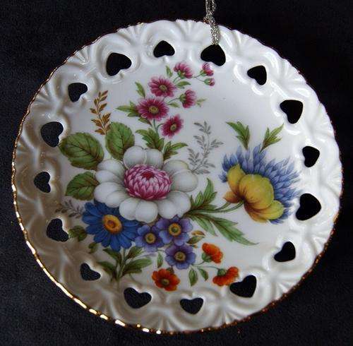 GORGEOUS HANDPAINTED RETICULATED FLORAL DRESDEN CABINET PLATE@@@CRAZY R1 START
