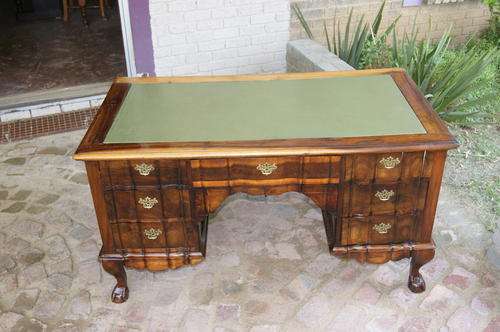 ~*~Gorgeous Imbuia Linen Fold Leather inlay Ball & Claw desk~*~