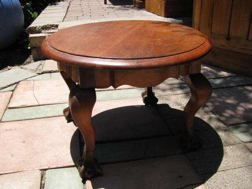 %% A STUNNING ROUND BALL AND CLAW LINEN FOLD SIDE TABLE %%