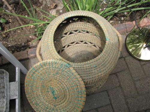 OLD HAND MADE WASHING BASKET WITH LID