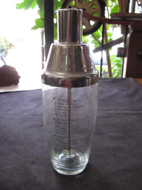 A LOVELY VINTAGE COCKTAIL MIXER WITH RECIPES FOR COCKTAILS @@@ CRAZZYYY R1 START
