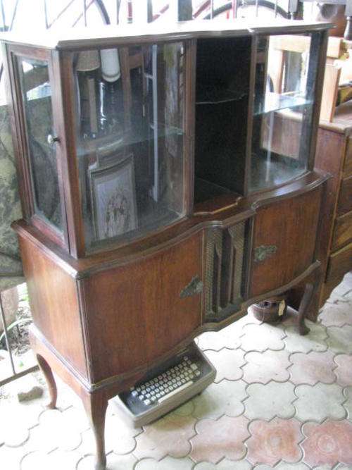 MURPHY GRAMOPHONE AND DISPLAY CABINET