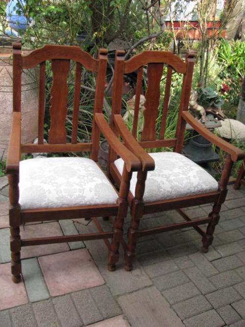 %%  A PAIR OF TEAK CARVERS %%