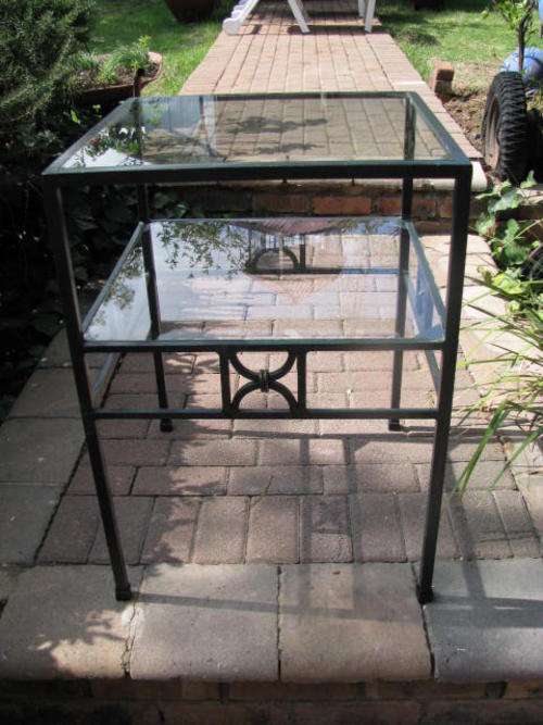 A STUNNING 2 TIER STEEL AND GLASS TABLE IN GOOD CONDITION
