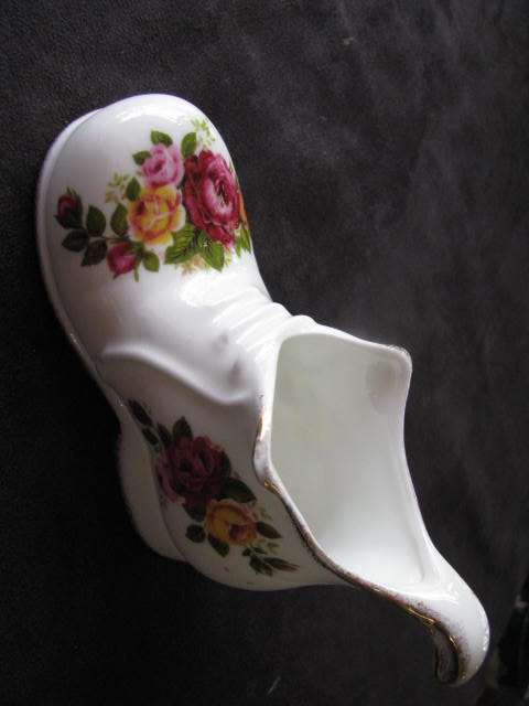 ~*~A GORGEOUS SHOE ORNAMENT.... NICE UNUSUAL ITEM~*~