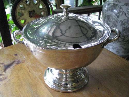%% A SOUP TUREEN WITH LID %%
