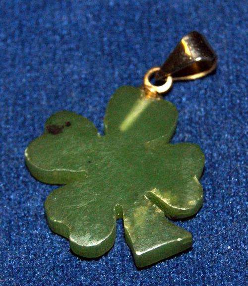 STUNNING VINTAGE JADE 4 LEAF CLOVER PENDANT WITH 9ct BAIL  @@@ CRAZY R1 START