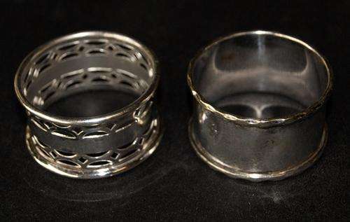 LOT OF 2 EPNS SERVIETTE RINGS @@@ CRAZZYYYY R1 START