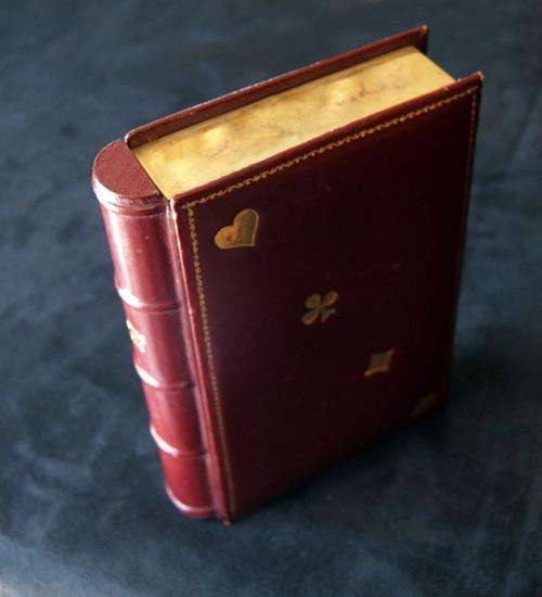 VINTAGE PLAYING CARDS IN ORIGINAL LEATHER BOOK CASE. ENTRE AMIS @@@ CRAZY R1 START