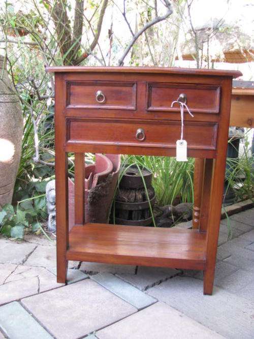 %% A BEAUTIFUL MAHOGANY 3 DRAWER UNIT WITH GALLERY.... IDEAL FOR A MYRIAD OF SPACES%%
