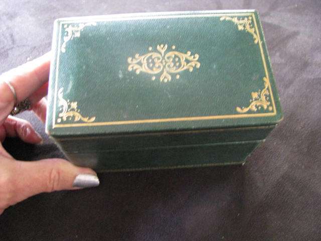 A LOVELY GREEN AND GILT LEATHER BOX WITH LID ...FITTED INTERIOR@CRAZY R1 START!!!!!!