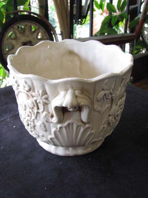 A VERY NICE CERAMIC PLANT BOWL......... NICE DETAILED ITEM  @@@ CRAAZZYYY R1 START