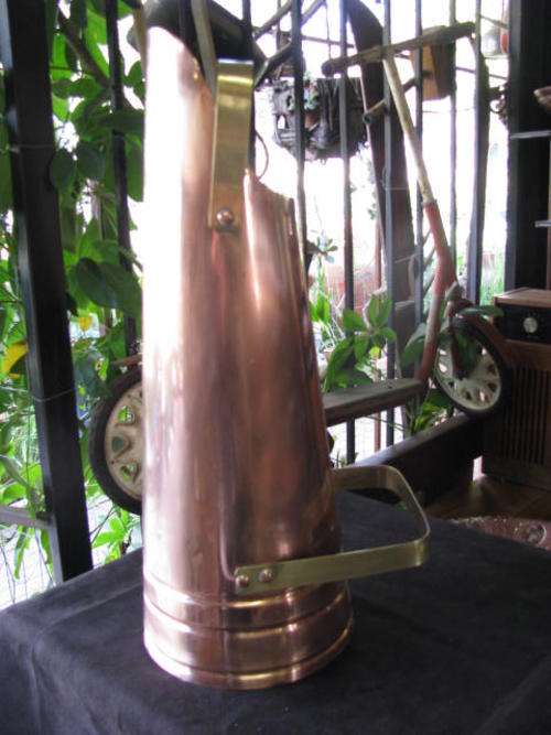 A VINTAGE COPPER COAL SCUTTLE IN GREAT CONDITION