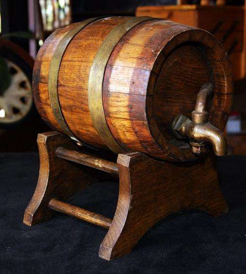STUNNING OLD WOODEN (OAK) BARREL/KEG WITH BRASS TAP ON STAND@@@ CRAZY R1 START