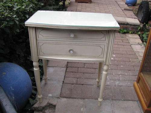 A STUNNING RETRO 1950'S BEDSIDE PEDESTAL  WITH 2 DRAWERS ..... GREAT AS A LAMP TABLE TOO