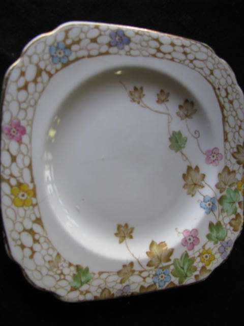 A BEAUTIFUL TUSCAN WARE ENGLAND CAKE SERVING PLATTER..... 1930'S-40'S