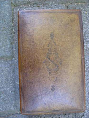 A  GORGEOUS VINTAGE BOX......... LOVELY ITEM FOR THE COFFEE TABLE @CRRRRAAAAZZZY R1 START
