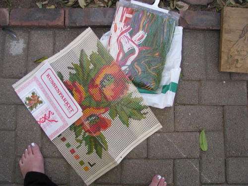 LOVELY TAPESTRY WITH ALL WOOL IN ORIGINAL PACKAGING..KUSSENPAKKET, DE WOLSCHUUR 40CM X 40CM..AS NEW