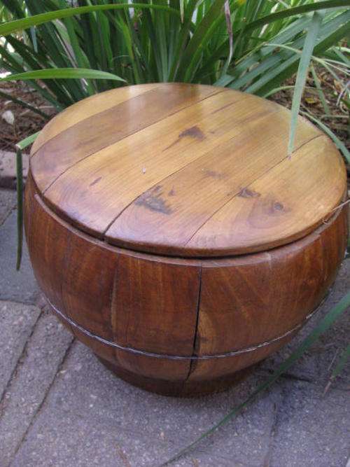 for Pontsho only !!!!!! WOOD STORAGE CONTAINER WITH LID (2).... IT APPEARS TO BE CHINESE