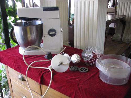 A KENWOOD MAJOR MIXER WITH ATTACHMENTS..... HIGHLY SOUGHT AFTER... WORKING PERFECTLY!!!!!!!