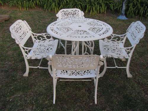 A GORGEOUS ORNATE METAL PATIO OR GARDEN SET....4 CHAIRS AND A TABLE....THIS IS A FIND OF NOTE!!!!!!!
