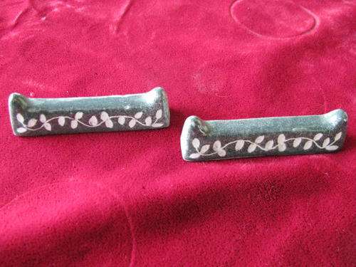 A PAIR OF VINTAGE SPOON OR KNIFE RESTS @CRRRAAAAZZZY R1 START