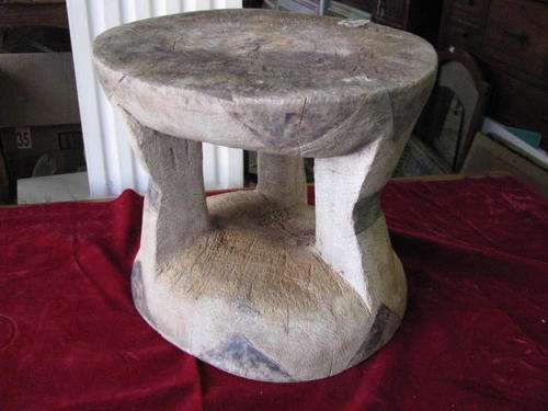 KNOWN AS AN AFRICAN PILLOW..USED TO REST THE HEAD ON IN THE BUSH@ CRRRRAAAZZY R1 START..
