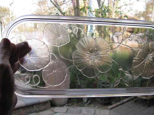 A LOVELY GLASS PLATTER IN PERFECT CONDITION AND ORIGINAL BOX @ CRAAZZY R1 START