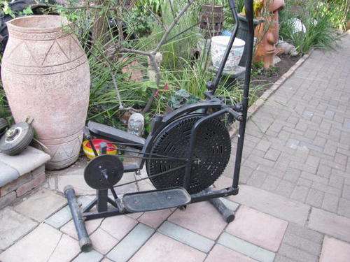 A VINTAGE METAL EXERCISE FITNESS STRIDER.... WORKS WELL  @@@ CRAZZZY R1 START
