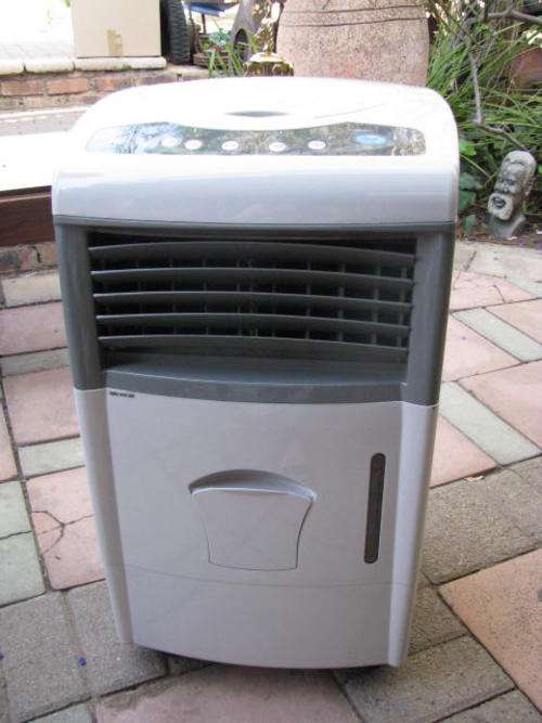 A SUNBEAM AIR COOLER MODEL 0080