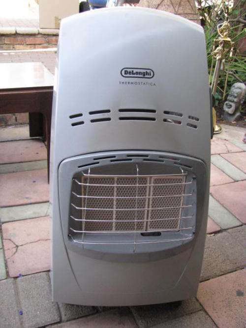 A DE LONGHI THERMOSTATICA GAS HEATER.....IN GOOD CONDITION