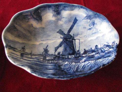 A MEJLA DELFT HOLLAND BLUE AND WHITE HAND PAINTED DISH.......PERFECT FOR THE WALL