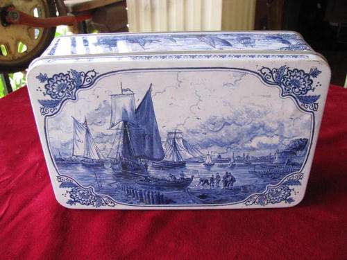 A HELLEMA, HALLUM - HOLLAND BLUE AND WHITE DELFT TYPE TIN IN LOVELY CONDITION