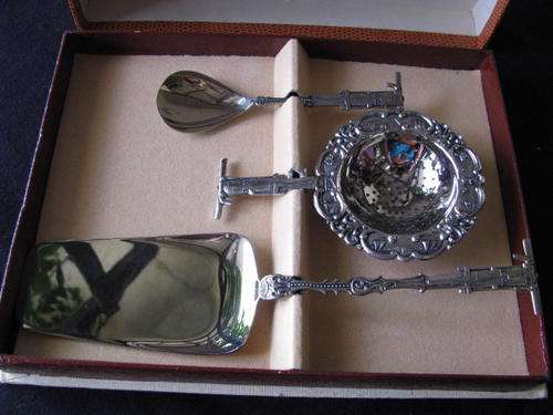 PERFECT GIFT !!!!! A BEAUTIFUL SET OF SERVING UTENSILS, JAM SPOON, STRAINER & LIFTER@ CRAZY R1 START