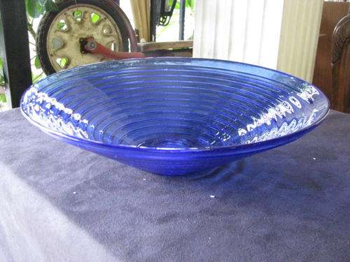 A GORGEOUS BLUE GLASS BOWL... GREAT FOR FRUIT, CRISPS, SALADS ETC@CRRAAAZZZY R1 START