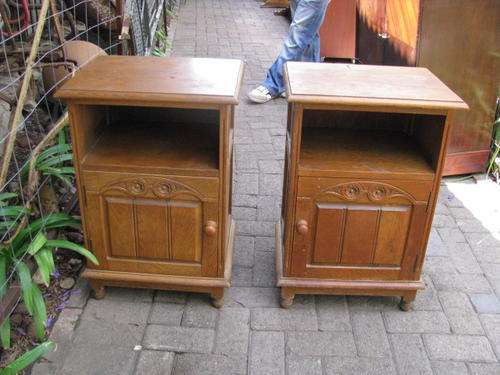 A PAIR OF VINTAGE OAK BEDSIDE PEDESTALS OR CABINETS..WELL MADE WITH LOVELY DETAIL