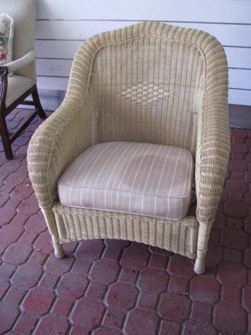 GORGEOUS HIGHLY DETAILED OLD CANE EASY CHAIR ... HIGH QUALITY ITEM IN GOOD CONDITIONR1 START