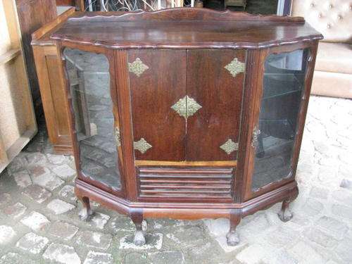A MARCONIPHONE RADIO CABINET WITH 2 DISPLAY SECTIONS ON EITHER SIDE..IMBUIA BALL & CLAW  @ R1 START