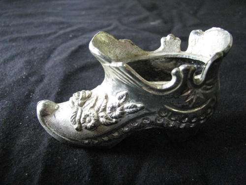A LOVELY SILVER PLATED SHOE ORNAMENT @ CRRAAAZZY R1 START
