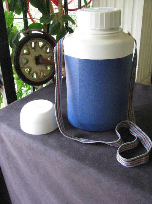 A VINTAGE COLEMAN FLASK  MADE IN USA IN LOVELY CONDITION @ CRRAAAZZY R1 START