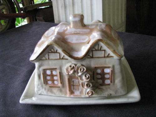 A VINTAGE BUTTER DISH IN THE OLD COUNTRY COTTAGE SHAPE @ CRRAAAZZY R1 START