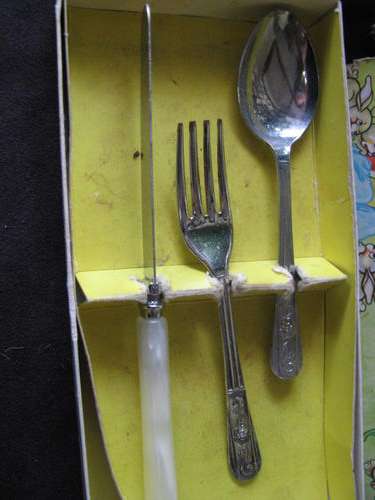 A LOVELY UNUSED CHILDS CUTLERY SET WITH PEARLISED HANDLE ETC.1950'S SHEFFIELD @ CRRAAAZZY R1 START