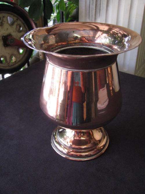 1970'S RETRO COPPER VASE.. NICE VINTAGE ITEM ...  @ CRRAAAZZY R1 START