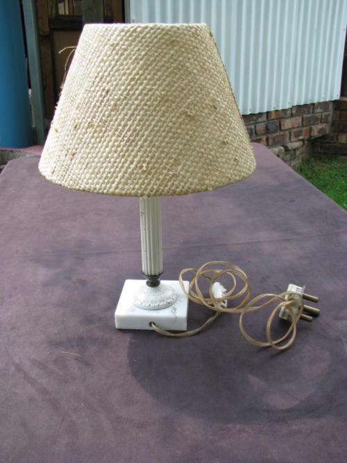 A VINTAGE BEDSIDE LAMP ON MARBLE BASE    @CRAZY R1 START
