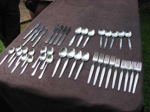 40 ITEMS OF CUTLERY .....GOOD QUALITY ITEMS @CRAZY R1 START