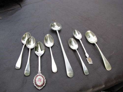 A JOBLOT OF 8 VINTAGE TEASPOONS @CRAZY R1 START