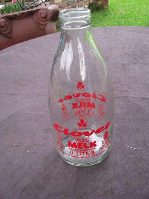 A STUNNING OLD CLOVER MILK BOTTLE..... REMEMBER THESE..A TRIP DOWN MEMORY LANE !!!! @CRAZY R1 START