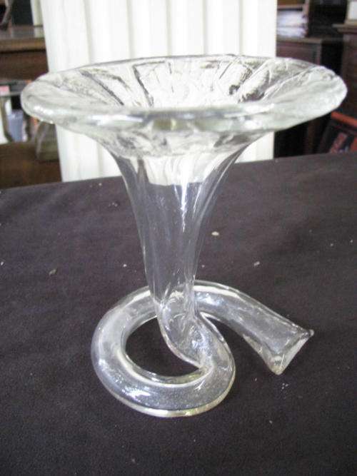 A PRETTY VINTAGE GLASS VASE.... UNUSUAL SHAPE@CRAZY R1 START