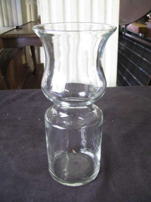 A VERY UNUSUAL VINTAGE GLASS VASE@CRAZY R1 START